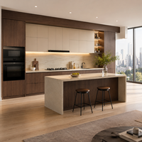 Ensemble de meubles de cuisine européens modernes, design sans poignées bicolore, îlot en marbre cascade, éclairage LED, mobilier pour hôtel et maison