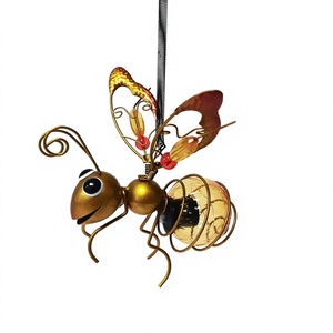 Lampe Solaire Suspendue pour <span class=keywords><strong>Jardin</strong></span>, en Fer Forgé, en Forme d'Insectes Réalistes (Abeille, Libellule, Papillon), Étanche - Product Image 1