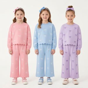 Conjunto de 2 piezas para niñas al por mayor: Sudadera de manga larga con estampado de lazo y ribete festoneado + Pantalones de pierna ancha, Conjunto informal tipo chándal - Product Image 2