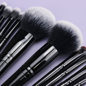 Juego de 24 Brochas de Maquillaje de Pelo Sintético con Logotipo Personalizado, Mango de Madera, Brochas de Abanico, Kit de Brochas para Rostro y Ojos de Marca Privada - Product Image 4