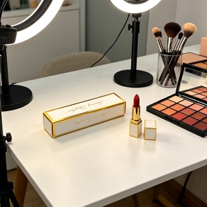 Scatole Personalizzate Bianche e Oro per Rossetti, Confezioni Cosmetiche di Lusso con Chiusura a Coperchio per Rossetti - Product Image 5