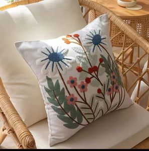 Fodera per cuscino e copricuscino in cotone 100% con ricamo vegetale intrecciato, stile classico, di tendenza moderna, per hotel e uso domestico - Product Image 1