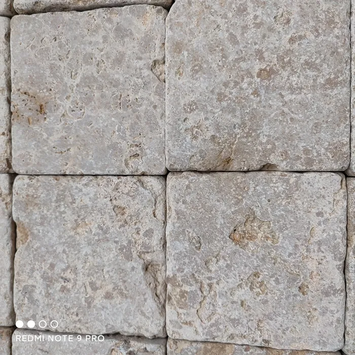 Pavimentazioni con motivo francese in pietra calcarea Beige Jura a caduta-pavimenti in pietra classica per eleganti spazi esterni