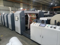 Machine d'impression flexographique automatique 4 couleurs de type pétale ZBRY-1000-1500 avec une vitesse de 150 m/min et une structure en ligne