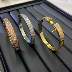 กำไลทองหรูหราแฟชั่นขายดีเครื่องประดับสร้อยข้อมือสแตนเลสชุบทอง18K - Product Image 1