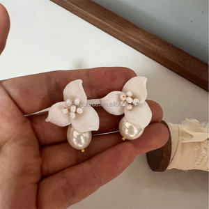 RE6368女性のための磁器の花の結婚式のイヤリング真珠のイヤリングゴールド手作りファッションジュエリー - Product Image 1