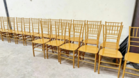 Chaise Chiavari empilable en plastique doré imperméable pour mariages, fêtes, fermes, salles, restaurants, hôtels - Vente en gros