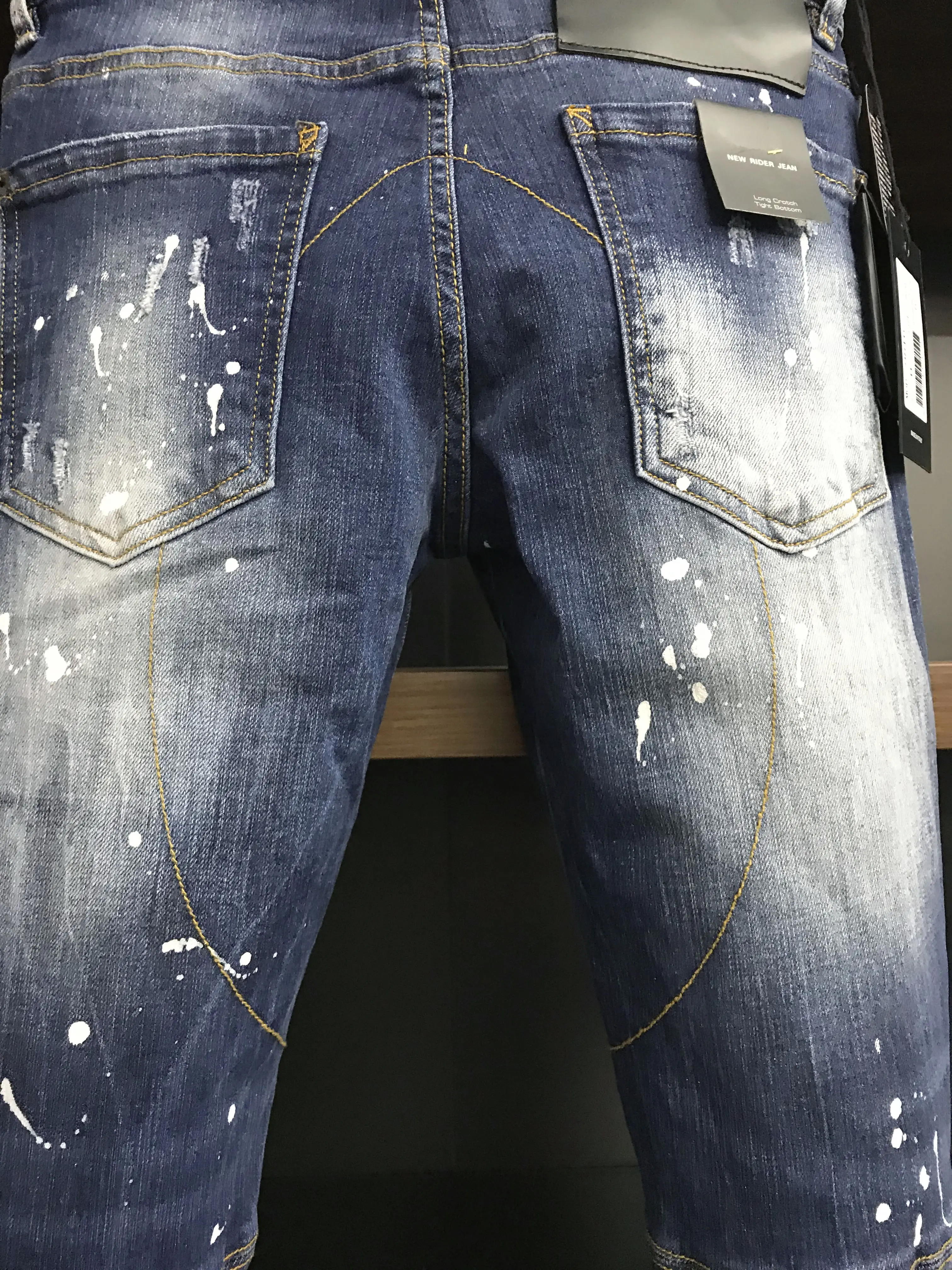 2023 4 Seasons Water Wash White Letter Print Hole Patch Scraped D2 Jeans Men Slim Fit Fashion Pants Men