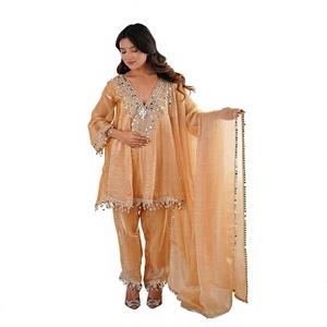Salwar Kameez Moderno para Mujer de Dhwaja Export en Tela Fendy con Bordado de Lentejuelas y Encaje |   Secado Rápido - Product Image 6