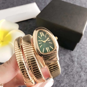 Nouvelle <span class=keywords><strong>Montre</strong></span> à Quartz <span class=keywords><strong>Femme</strong></span> 2025, Design de Niche Tendance, <span class=keywords><strong>Bracelet</strong></span> en Acier Allié Tête de Serpent Trois Cercles, Haute Valeur, Vente en Gros - Product Image 3
