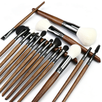 L'usine produit des ensembles de brosses à cheveux en laine de luxe professionnels OEM/ODM avec des poignées en bois, brosses de haute qualité, 16 pièces avec sac