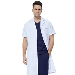 ओम फैक्ट्री यूनिसेक्स लंबी आस्तीन वाले कस्टम मेडिकल प्रोफेशनल डॉक्टर मल्टी-पॉकेट के साथ वर्दी सफेद लैब कोट गाउन पहनें