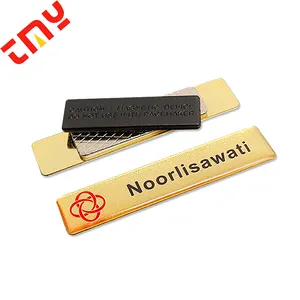 Pin de solapa con revestimiento de epoxi de metal impreso personalizado, insignias de nombre de metal dorado retráctil con pasador magnético o de seguridad