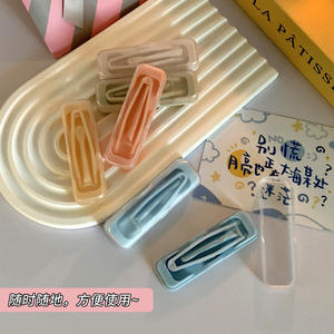 กิ๊บติดผมพลาสติก แหนบสี่เหลี่ยม แท่งดูดอเนกประสงค์ ใช้ได้ทุกวัน สีเหลืองอ่อน สีเบจ สีฟ้า สีส้ม สีเขียวหญ้า - Product Image 1