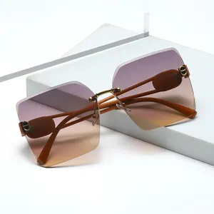 Wholesale Metal Women's Fashion Square Frame Sunglasses UV Protection Sun Screens for Travel