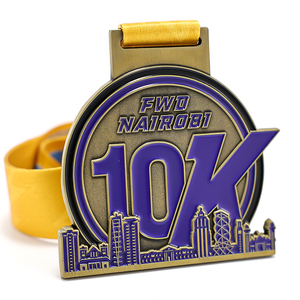 Médaille personnalisée en alliage de zinc laiton antique 3D pour le marathon Nairobi 10K, avec émail souple et ruban, représentant le paysage urbain de Nairobi - Product Image 1