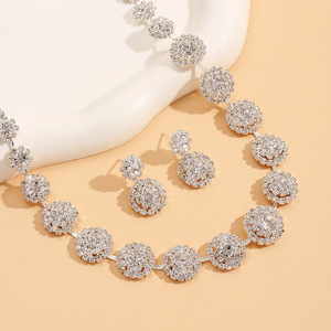 Parures de Bijoux de Mode Chrétienne en Strass de Cristal avec <span class=keywords><strong>Collier</strong></span> <span class=keywords><strong>et</strong></span> Boucles <span class=keywords><strong>d</strong></span>'Oreilles Plaqué Argent pour Mariage, Fiançailles, Fête <span class=keywords><strong>et</strong></span> Cadeau - Product Image 4