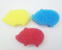 Spons Cuci Piring Dapur Scour Daddyy Bentuk Babi, Kartun Senyum Kustom Ramah Lingkungan, Daya Serap 250%-500%, Lembut Keras, Multi-Warna, Bentuk Hewan