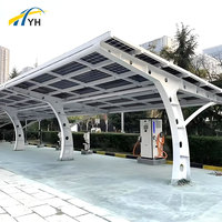 Structure de stationnement solaire à double rangée pour le chargement de flottes de véhicules électriques commerciaux, stationnement couvert et production d'énergie propre