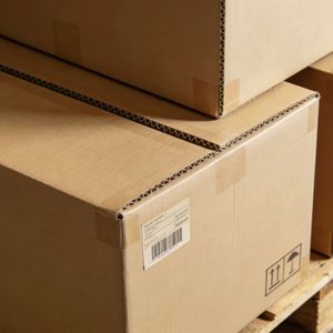 Caja de Envío Corrugada Extra Grande con Logotipo Personalizado, Material Reciclado, con Forro de Esponja para Embalaje y Transporte - Product Image 1