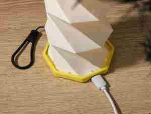 Échantillon gratuit personnalisation d'usine Halloween ABS motif rotatif veilleuse rechargeable lampe pliante en papier cadeau promotionnel - Product Image 4