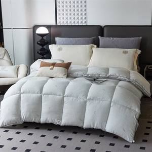 ผ้านวมกันหนาว Duo Xi Ai Mei Mian Kang 7-8 จิน สีเทา โพลีเอสเตอร์ ผ้านวมขนเป็ดอุ่นๆ ขนาด L203*229 ซม. XL229*230 ซม. ลายควิลท์ - Product Image 2