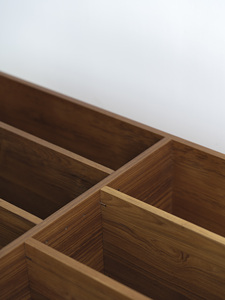 Mueble de Almacenamiento para Dormitorio o Sala de Estar, Estilo Wabi-Sabi, Hecho de Madera Sólida - Product Image 4