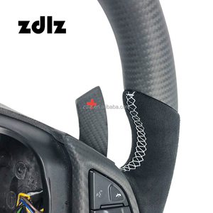 Accesorios de Coche para Chevrolet Camaro 2016-2023 Volante Personalizado de Fibra de Carbono Mate y Cuero de Ante con Levas de Cambio - Product Image 4