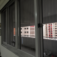 Système de fenêtres coulissantes à quatre panneaux en aluminium à rupture de pont thermique personnalisé, barreaux de sécurité, verre isolant pour projet d'appartement