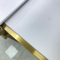 Ensemble de vitrines à bijoux HZD de luxe en fer/acier inoxydable plaqué titane avec éclairage LED pour bijouteries haut de gamme en centre commercial