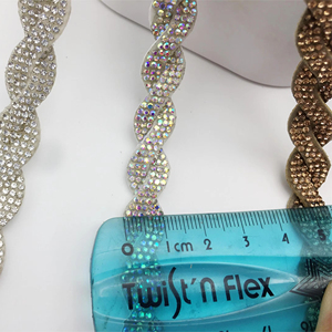 เชือกแฟลชแบบติดเอง SINRONG DIY แบบถักสองเส้น รูปทรงคลื่นรูปตัว S ไม่ร้อน ไม่ต้องใช้กาว อุปกรณ์ตกแต่งเสื้อผ้า ยืดหยุ่นได้ ใช้กับกระเป๋าแก้ว รองเท้า - Product Image 1