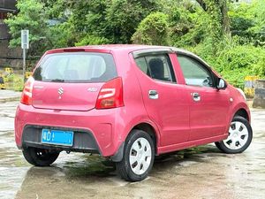 Suzuki Hatchback 1.0L Manuelle Essence 5 Places Rouge Conduite à Gauche Pneus R15 Phares Halogènes Sièges en Tissu - Product Image 2