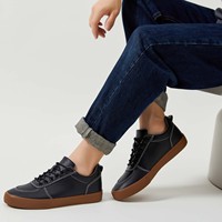 Vente en gros de chaussures personnalisées LOGO Baskets décontractées de marche blanches en cuir artificiel Chaussures en toile blanche pour hommes Nouveau style unisexe