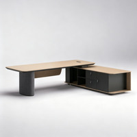 Meubles de bureau de luxe pour la maison. Bureaux et chaises de bureau au design moderne. Bureaux de direction modernes.
