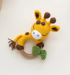 Jouets girafe couleur jaune en crochet à la main avec logo personnalisé et étiquette avec <span class=keywords><strong>yeux</strong></span> <span class=keywords><strong>de</strong></span> sécurité mignons Hochets <span class=keywords><strong>pour</strong></span> enfants en coton lait <span class=keywords><strong>Amigurumi</strong></span> - Product Image 5