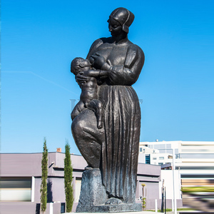 Statue personnalisée d'allaitement extérieur en bronze pour mère coulée de métal durable pour la décoration et l'affichage du parc - Product Image 1