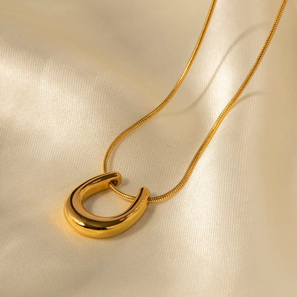 2023 nouveau Style mode collier 18K plaqué or U forme en acier inoxydable pendentif serpent chaîne collier bijoux