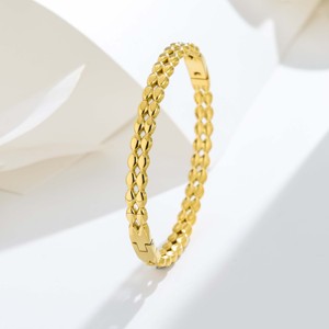 กำไลข้อมือสตรีสแตนเลสสตีลลายทอเคลือบทอง 18K ดีไซน์เรียบหรูทันสมัยสำหรับงานปาร์ตี้ แบรนด์ Yuanheng CN - Product Image 3