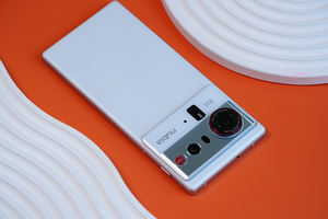 Nubia Z80 Ultra, Teléfono Android 5G con Pantalla AMOLED de 6.85'' y 144Hz, Batería de 7200mAh, Cámara de 50MP, Chipset Snapdragon 8 Gen 5, Resistencia IP68 e IP69 - Product Image 3