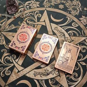 Fabrika Toptan Satış Altın Varaklı <span class=keywords><strong>Tarot</strong></span> Kartı Caro Tower Renkli Baskılı PVC Su Geçirmez Kitap Kılavuzlu Masa Oyunu <span class=keywords><strong>Tarot</strong></span> Kartı - Product Image 1