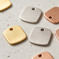 Collier tendance classique en acier inoxydable plaqué or 18 carats avec pendentif cœur, hypoallergénique, minimaliste, unisexe, chaîne à maillons personnalisable OEM
