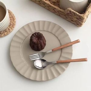 18/0 thép không gỉ thiết kế hiện đại Thiết lập dao kéo Hàn Quốc phong cách bạc <span class=keywords><strong>Flatware</strong></span> màu gỗ xử lý đối với trang Chủ đồ ăn muỗng ngã ba - Product Image 2