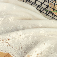 Tissu de Jupe Tout-Imprimé en Coton du Fabricant avec Broderie Florale Symétrique Rideaux de Maison Vêtements Motif Animal Vente en Gros