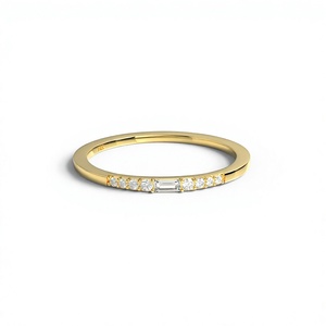 Élégante alliance de mariage et de promesse empilable en or plaqué 18K 14K avec diamants de laboratoire taille baguette et taille brillant rond - Product Image 1
