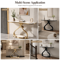 Table console d'entrée sur mesure de luxe avec plateau en marbre incurvé et base élégante en acier inoxydable doré