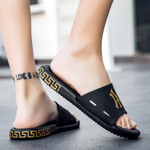 รองเท้าใส่ในบ้านสำหรับผู้ชายรองเท้าใส่ในบ้านรองเท้าแตะพีวีซีส้นเตี้ยลำลองรองเท้าแตะสำหรับเด็กผู้ชายรองเท้าแตะสำหรับใส่กลางแจ้งดีไซน์หรูหรา - Product Image 5