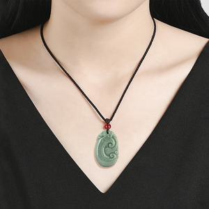 Colgante de Jadeíta Natural Ruyi Verde Frijol, Diseño Original, Estilo Chino, UNISEX, con Certificado de Tasación HJ37 - Product Image 4