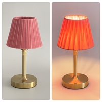 Lampe de table en tissu sans fil à LED réglable en hauteur (30-40 cm) avec ampoule E14 2700K et abat-jour en velours pour décorations de restaurant et de mariage
