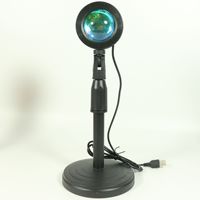 Mini lampe de bureau moderne avec fonction coucher de soleil RVB Alimenté par USB Corps en ABS écologique Célébrez le soleil qui ne se couche jamais