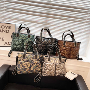 กระเป๋าโท้ทกันน้ำแฟชั่นน่ารักสำหรับผู้หญิง บุนุ่มแบบดันฟู เหมาะสำหรับฤดูร้อน ฤดูใบไม้ร่วง ฤดูหนาว กระเป๋าสะพายไหล่แบบหรูหรา กระเป๋าสะพายข้างแบบควิลท์ - Product Image 2